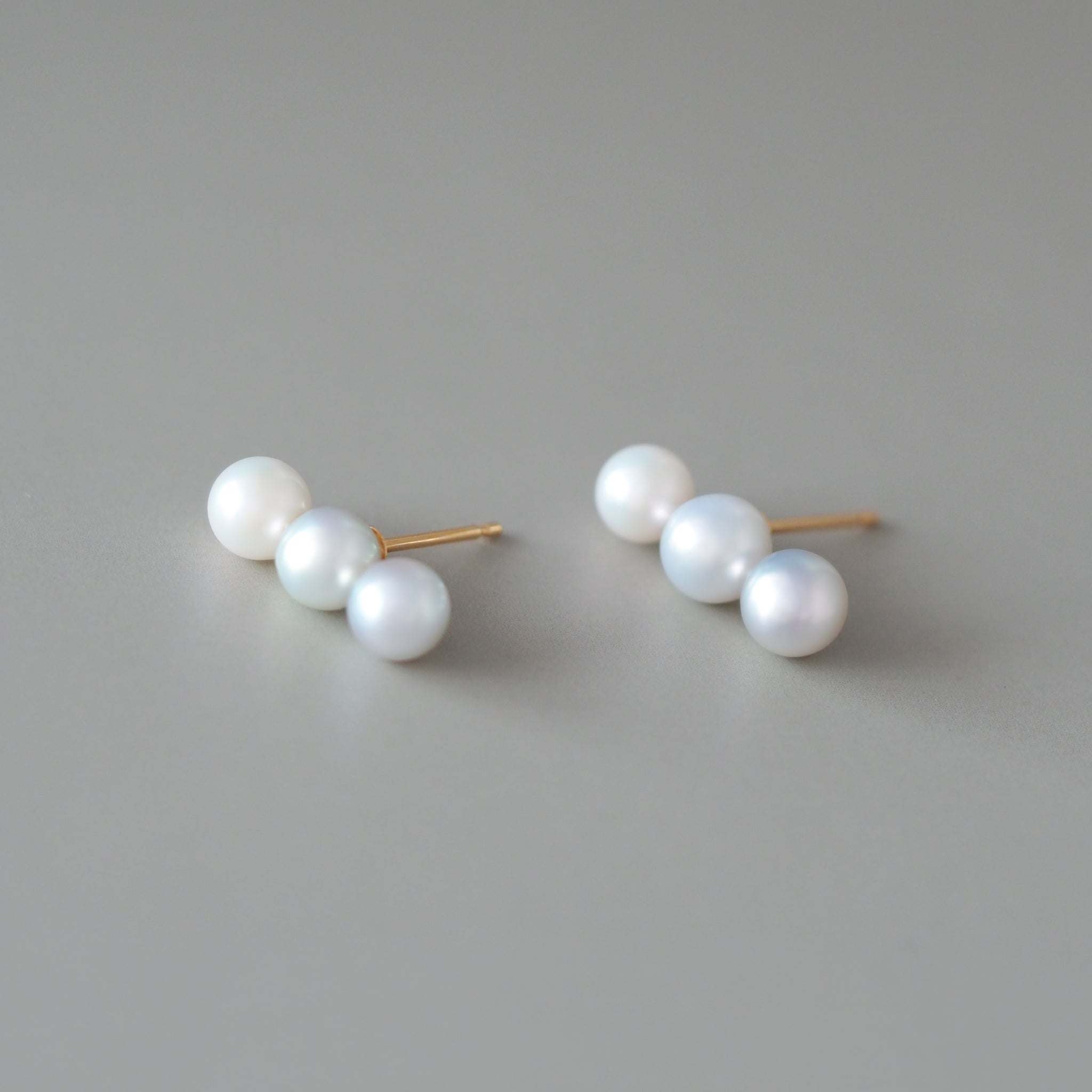 ぱきら⭐︎新品ミカジュエリー パールピアス トリコロール あこや真珠　k18 Mini Trio Pearl Earrings – mika jewellery