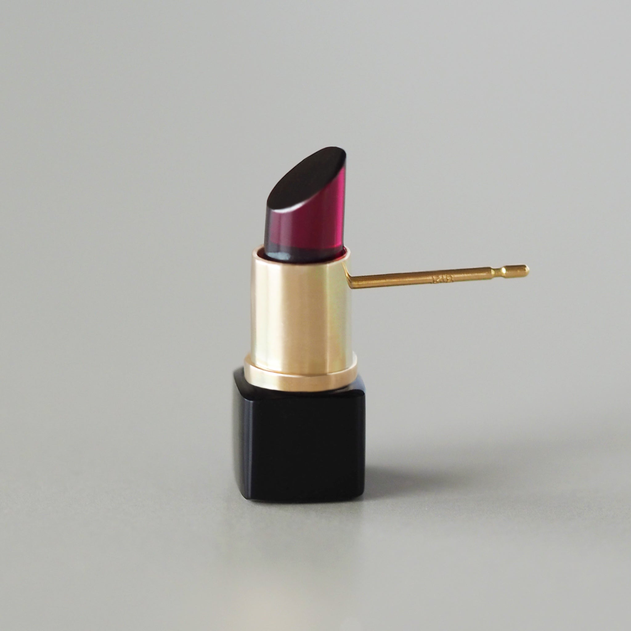 Lipstick Single Earring (Garnet)