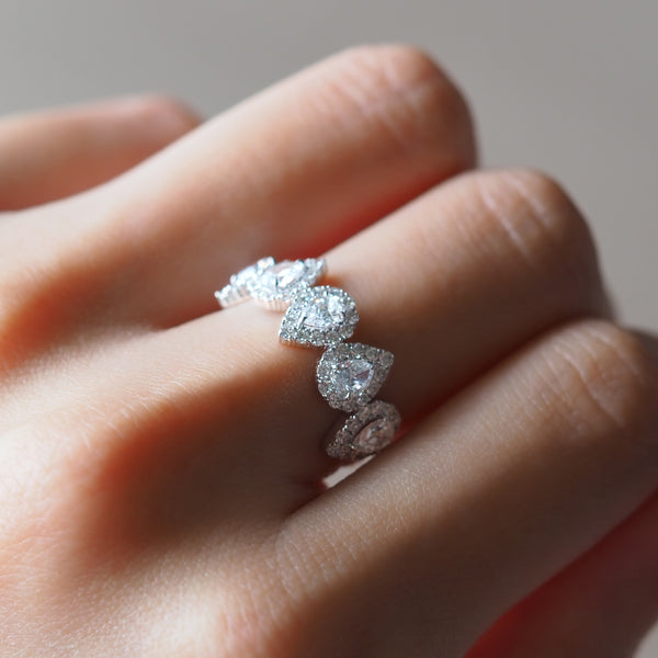 K18WG / Pave Pear Shape Half Eternity Ring